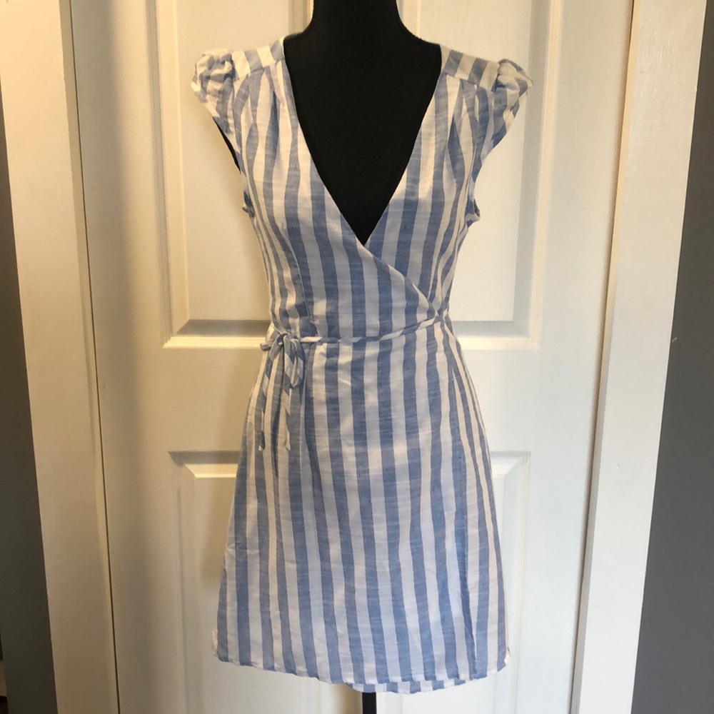 Adorable & Sexy Wrap Around Dress in Blue & White Stripes Cap Sleeves Sz Small